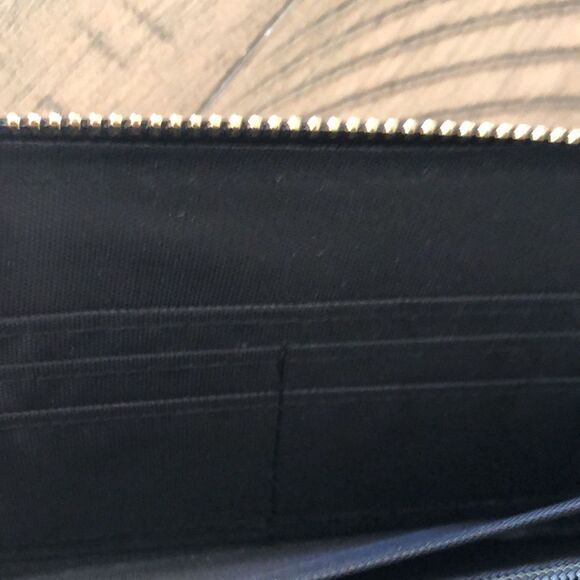 NWT Vegan Southwest Look 👀 Zip Wallet. Zip and card compartments. Secure! - Picture 13 of 17